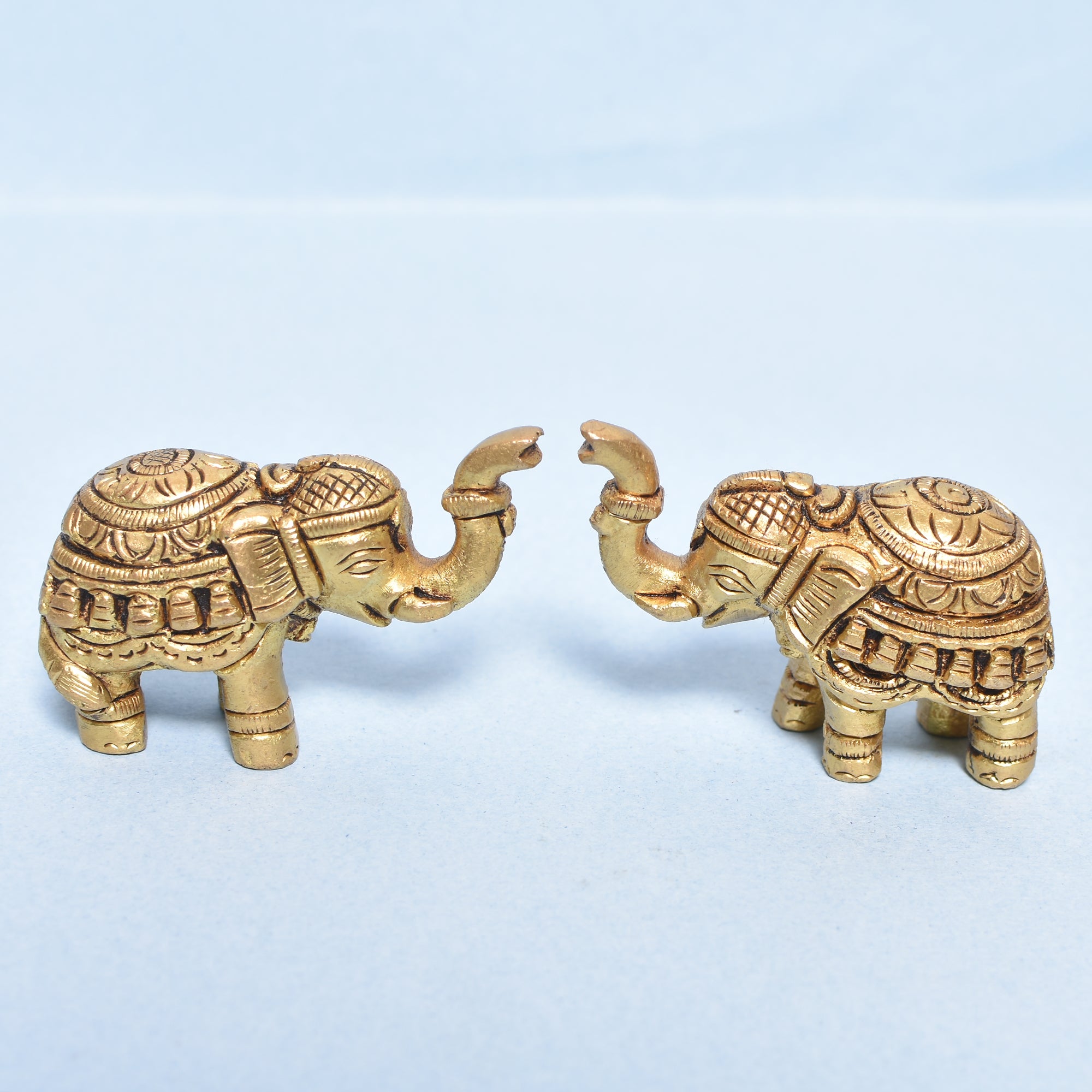 ELEPHANT CARVED TRUNK UP Size : 3.75x1.5x2In