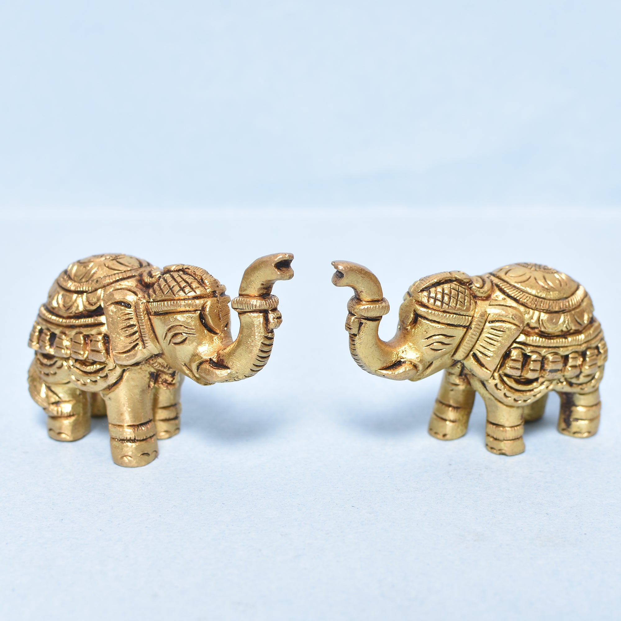 ELEPHANT CARVED TRUNK UP Size : 3.75x1.5x2In