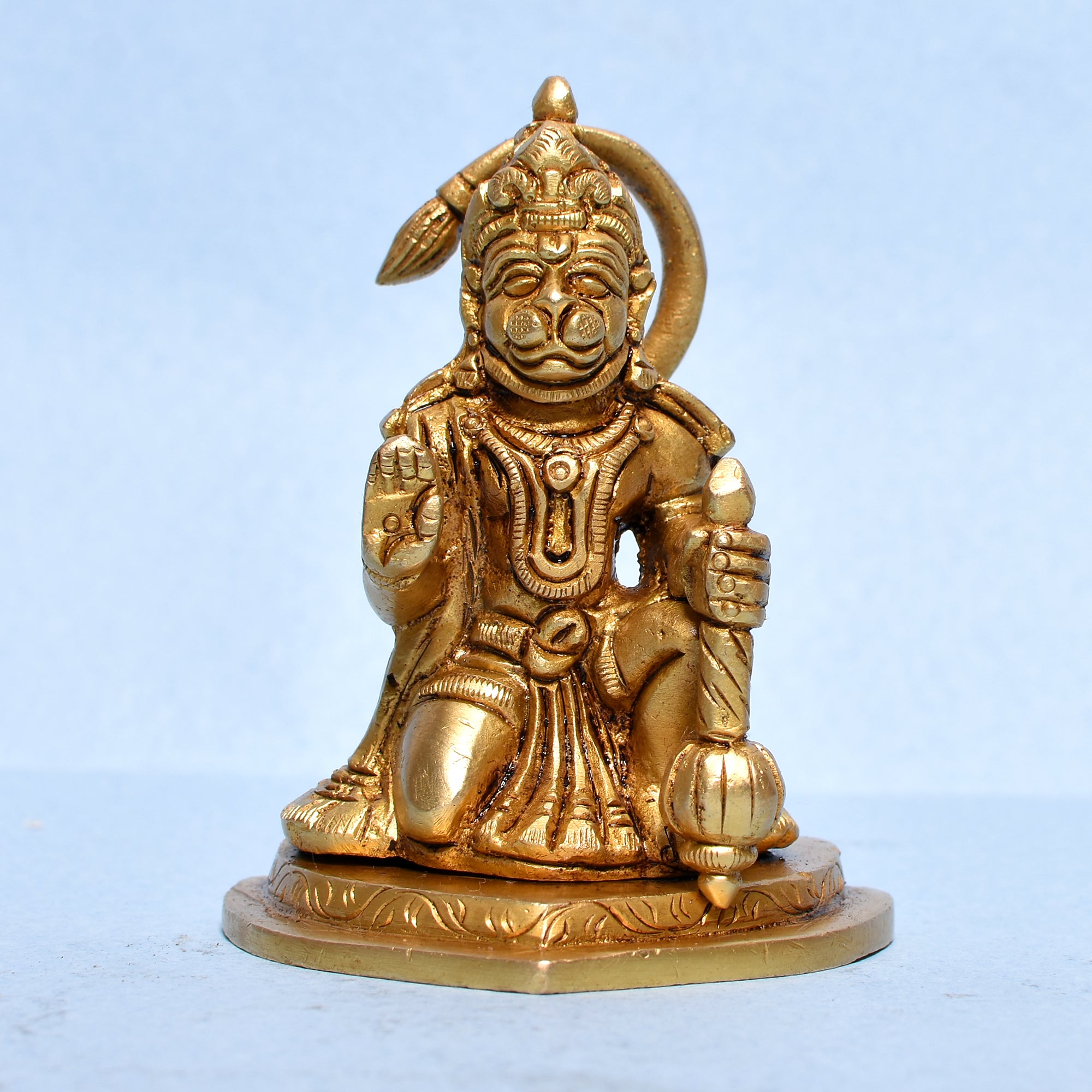 HANUMAN SITTING ON KNEE W/TRIANGULAR 3In