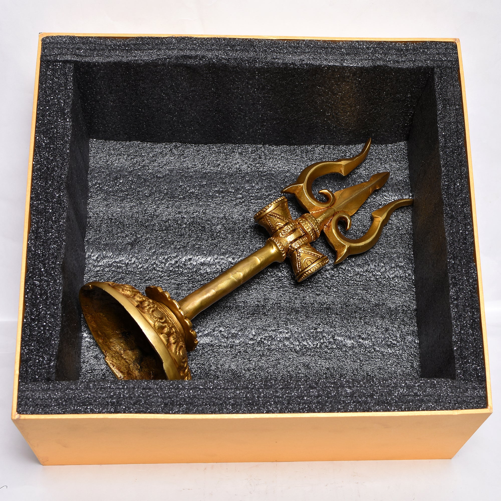 GOLDEN TRISHUL W/DAMROO ON RD FLOWER CARVED Size-5.25"