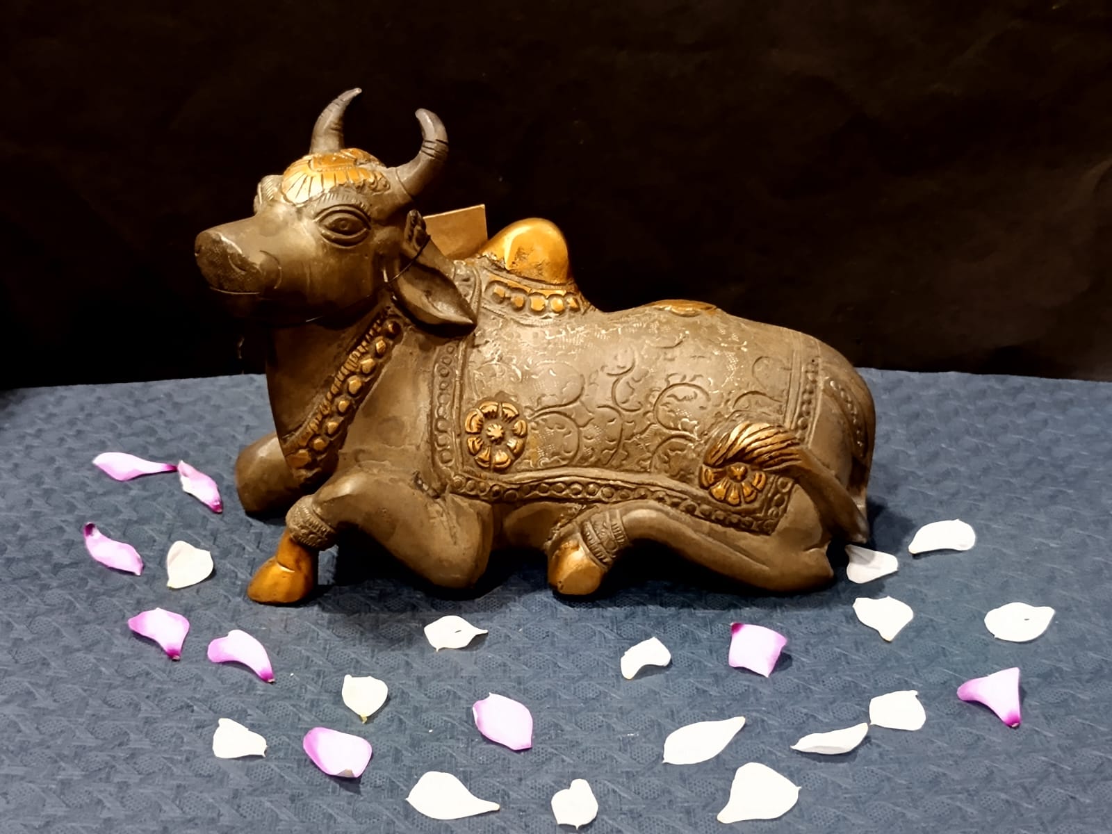 Handcrafted Brass Nandi Sitting (8 X 5 Inch)