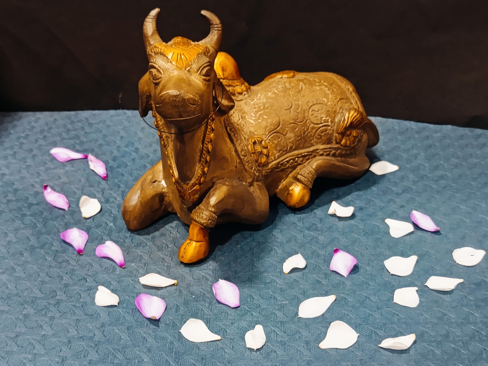 Handcrafted Brass Nandi Sitting (8 X 5 Inch)