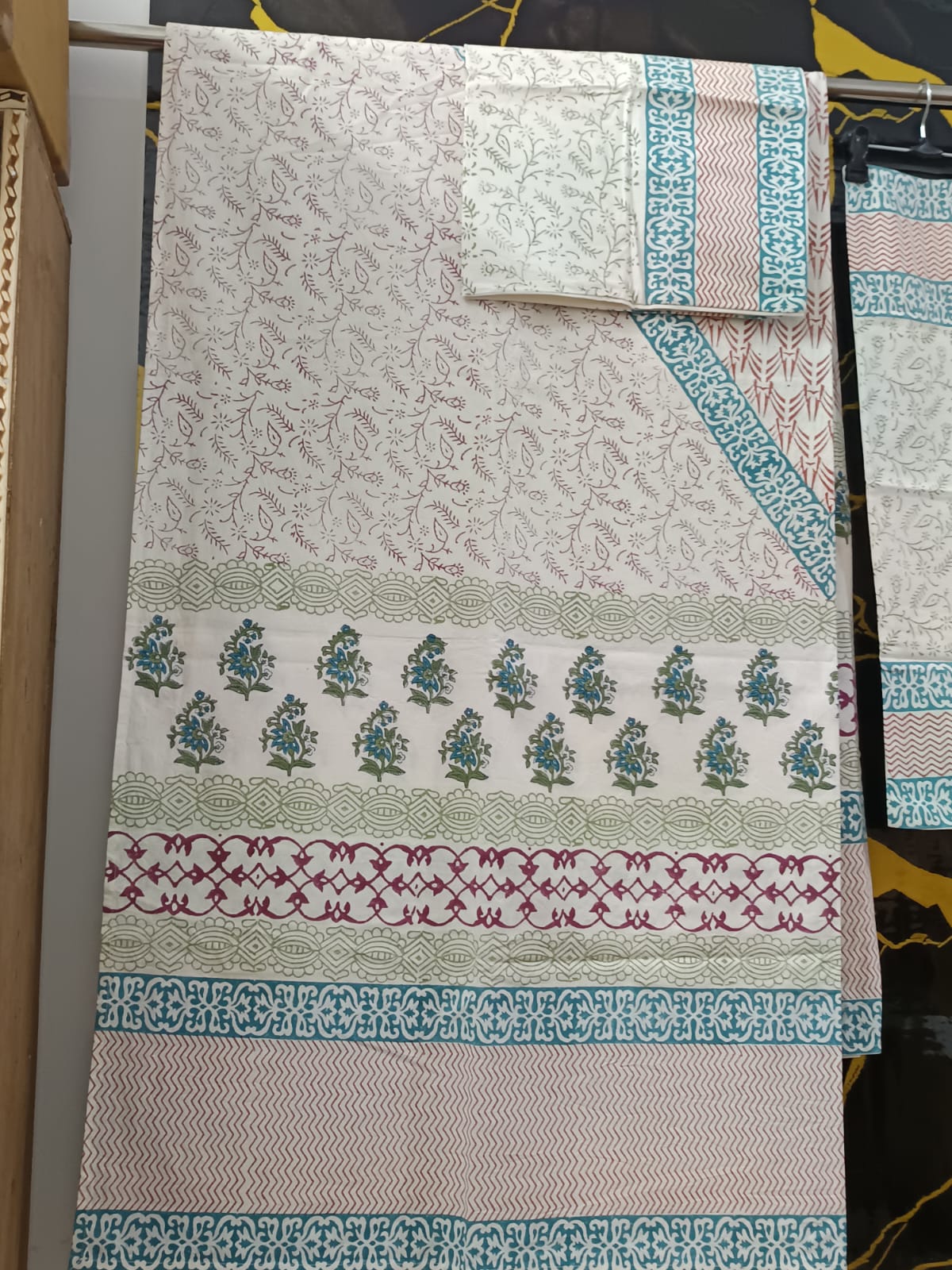 Elegant Floral Printed Bedsheet Set with Teal Border – Soft Cotton Double Bed Bedding